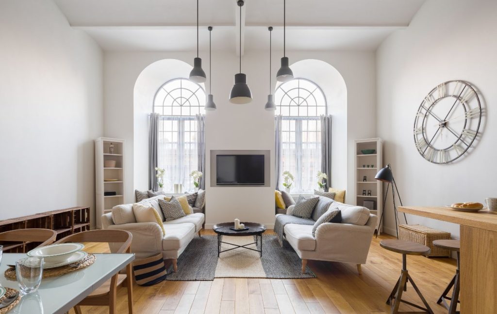 Modern Large Wall Décor Ideas for Living Room 7 Modern Large Wall Decor Ideas for Living Room: Big Clock