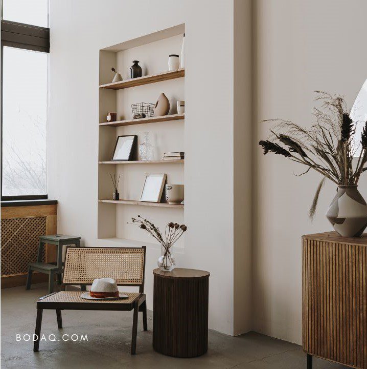 Shelves between columns